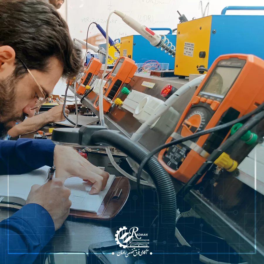 کلاس آموزش الکترونیک کاربردی